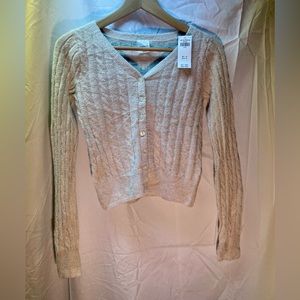 Abercrombie Kids NWT off-white cardigan sweater Size 11-12. Super soft!